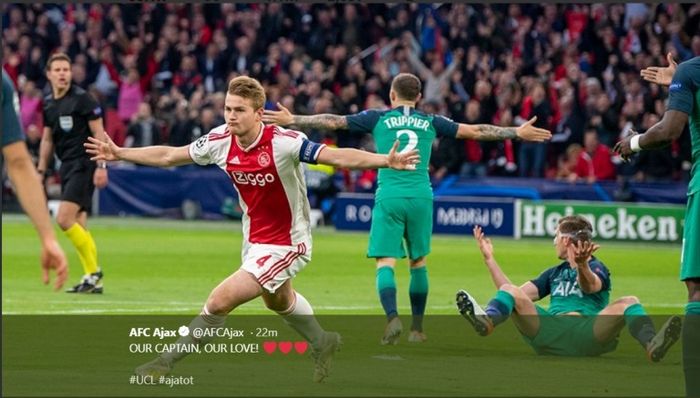 Kapten Ajax Amsterdam, Matthijs de Ligt, melakukan selebrasi seusai mencetak gol ke gawang Tottenham dalam leg kedua semifinal Liga Champions, Rabu (8/5/2019)