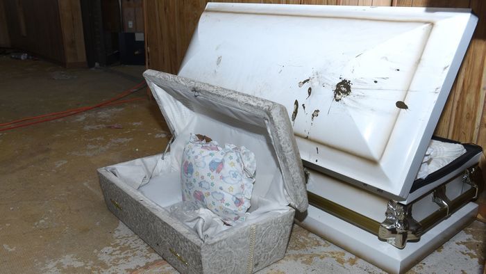 Sebuah penemuan  jasad 11 bayi yang meninggal di langit-langit rumah pemakaman yang ditutup menggemparkan warga Detroit.