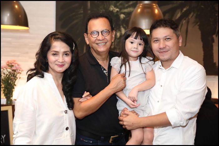 Keceriaan Gempi kala bisa bertemu lagi dengan kakek neneknya.
