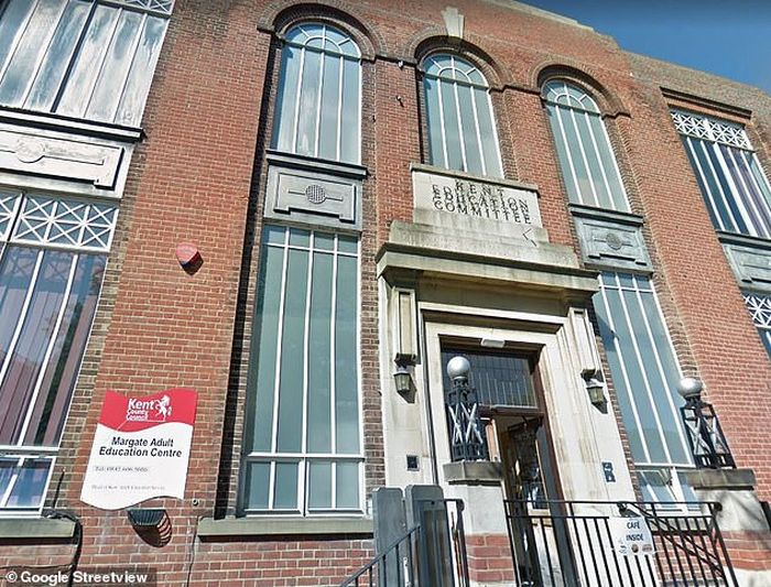 Gedung tempat wanita 50 tahun terjebak dalam lift selama dua hari.