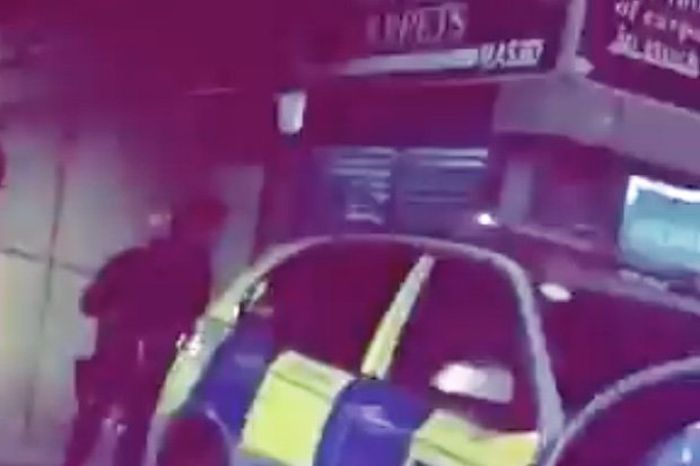 Polisi dipanggil ke masjid sekitar pukul 10.45 malam pada hari Kamis (9/5/2019).