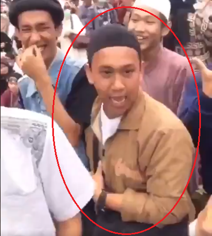 Pemuda yang mengaku asal Poso ancam penggal kepala Jokowi.