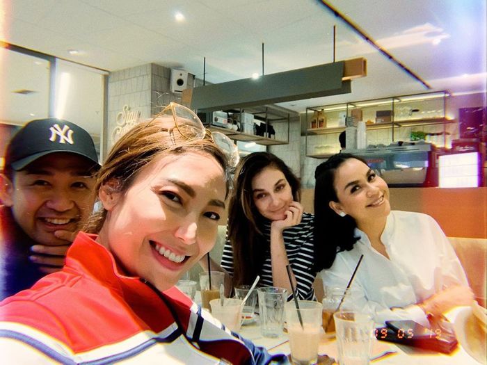 Kekompakan Luna Maya dan geng mentri ceria