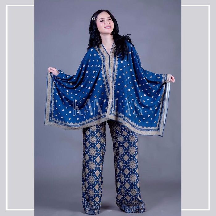 Busana Kaftan Motif ala Krisdayanti Bakal Jadi Tren Baju 