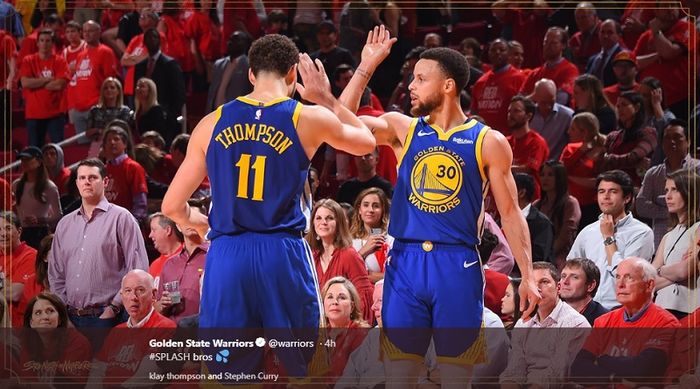 Splash brother, Klay Thompson (kiri) dan Stephen Curry (kanan), (kembali) menjadi pilar penting Golden State Warriors di tengah badai cedera yang mendera sang juara bertahan