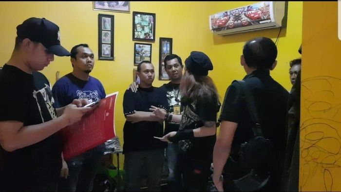 Aiptu Jakaria bersama petugas lainnya menangkap HS.