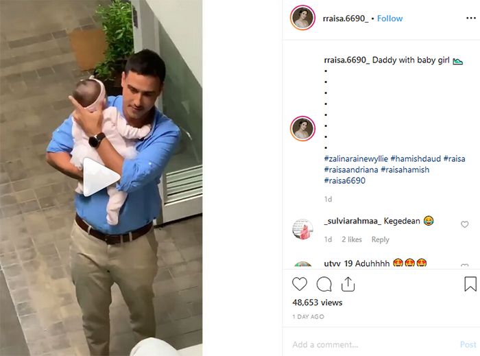 Hamish Daud menggendong putrinya