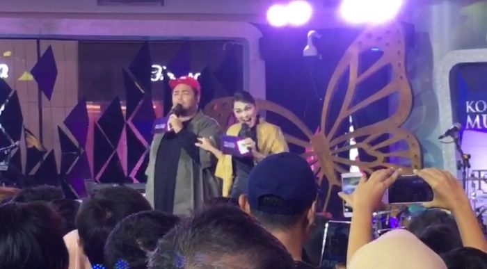 Luna Maya dan Ivan Gunawan dalam acara Konser Musik Spesial