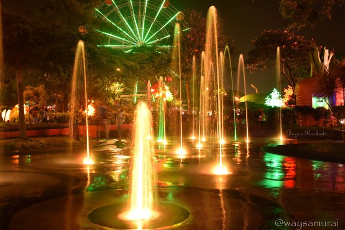 Air mancur di <a href='https://travel.tribunnews.com/tag/alun-alun-kota-batu' title='alun-alun Kota Batu'>alun-alun Kota Batu</a>, Malang.