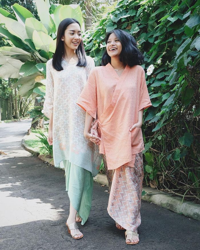 Siti Adira Kania dan Ibu sambungnya, Ririn Dwi Ariyanti