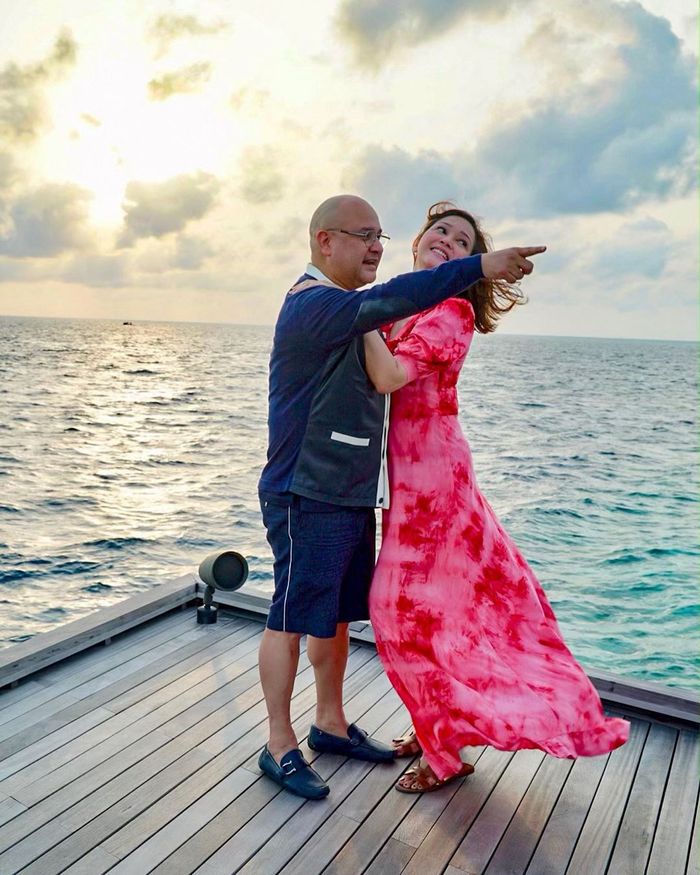 Cuma Pakai Sandal Teplek, Maia Estianty Keluarkan Biaya Jutaan Rupiah Saat Foto Mesra dengan Sang Suami