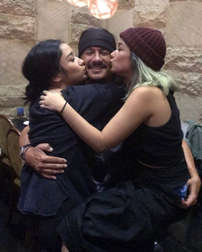 Salma dan Salwa bersama sang ayah, Bucek Depp