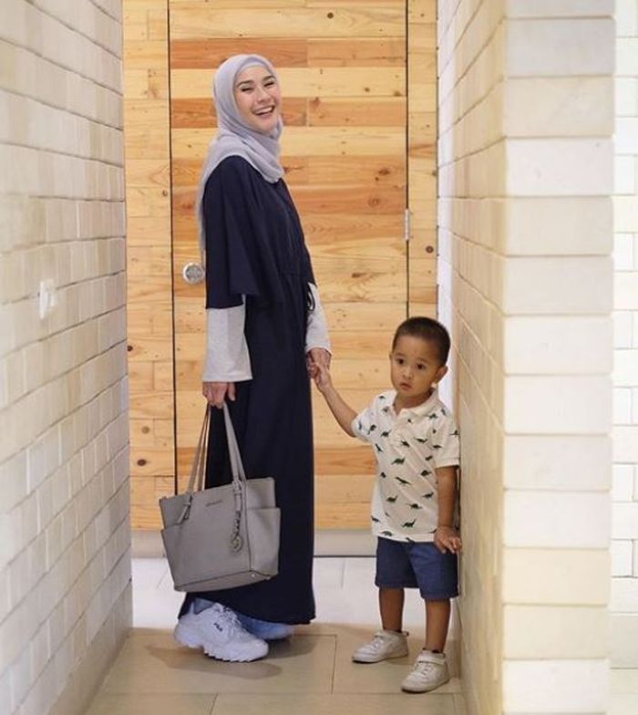 Gaya Hijab Ramadan yang Cocok Dipakai untuk Pengajian hingga Buka Puasa Bersama | Instagram @zaskiadyamecca