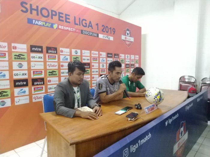 Pelatih PSS Sleman, Seto Nurdiantoro, saat jumpa pers sebelum laga pembukaan Liga 1 2019 kontra Arema FC di Stadion Maguwoharjo, Selasa (14/5/2019) sore.