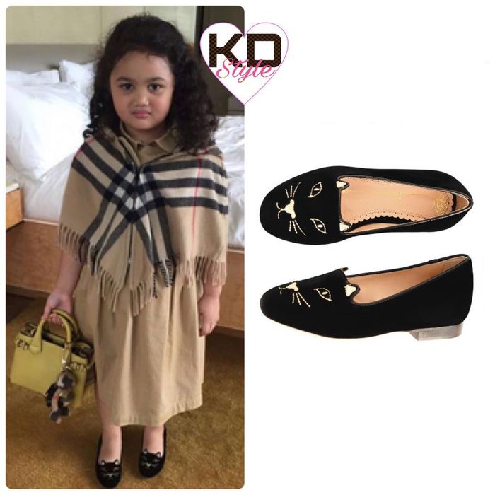 Amora Lemos pakai sepatu branded mewah