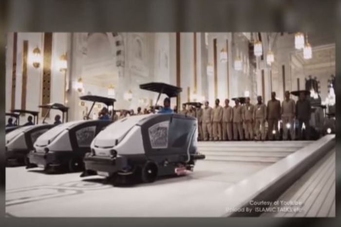 Alat pembersih di Masjidil Haram