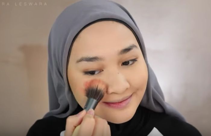 Tutorial Makeup Simpel Tahan Lama Ala Selebgram Hijab Kiara Leswara Yang Cocok Buat Acara Bukber Semua Halaman Cewekbanget