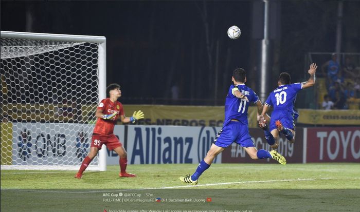 Wander Luiz mencetak gol spektakuler untuk Becamex Binh Duong ke gawang Ceres Negros dalam partai Piala AFC, 15 Mei 2019.