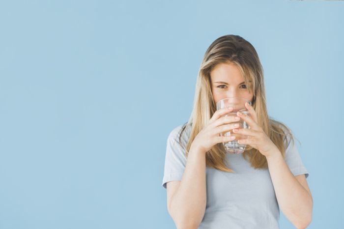 Ilustrasi cukup minum