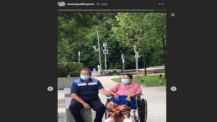 Ani Yudhoyono diizinkan jalan-jalan keluar ruang perawatan bareng SBY, Kamis (16/5/2019). (Instagram Annisa Pohan)