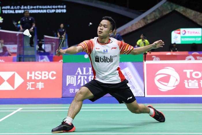 Pebulu tangkis tunggal putra Indonesia, Anthony Sinisuka Ginting, saat menjalani laga melawan Toby Penty pada penyisihan Grup B Piala Sudirman 2019 di Guangxi Sports Center, Nanning, China, Minggu (19/5/2019).