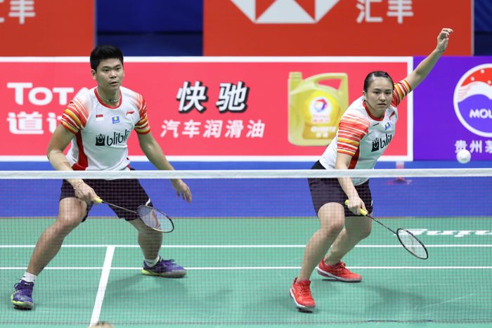 Pasangan ganda campuran Indonesia, Praveen Jordan/Melati Daeva Oktavianti, tampil pada partai kelima melawan Inggris pada penyisahan pertama Grup 1 B pada Piala Sudirman 2019 di Guangxi Sports Center, Nanning, China, Minggu (19/5/2019).