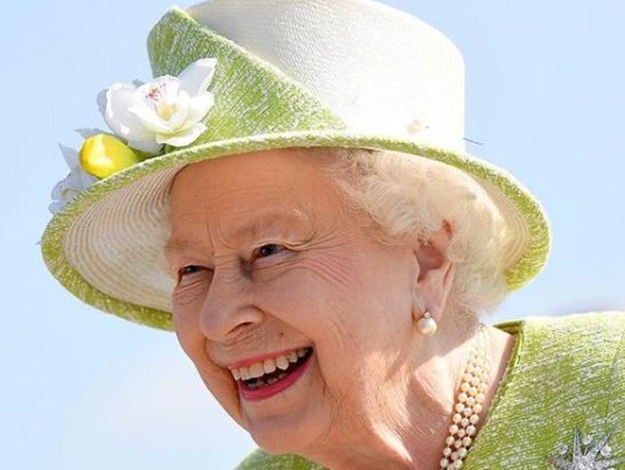 Ratu Elizabeth II sedang membuka lowongan pekerjaan