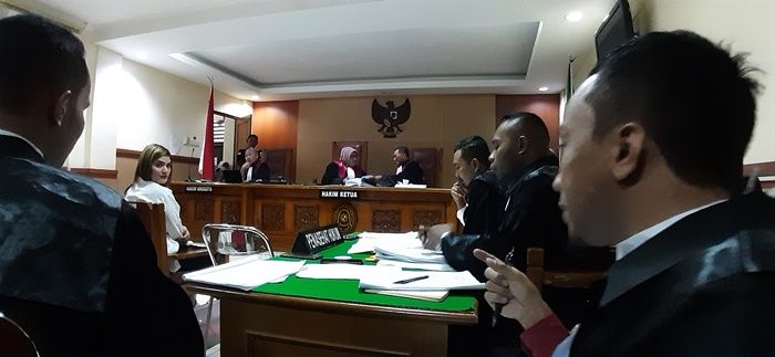 Hilda Vitria Khan di dalam ruang sidang utama Pengadilan Negeri Bekasi, Jawa Barat, Senin (20/5/2019).