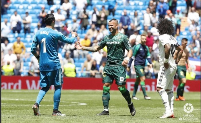 Striker Real Betis, Jese Rodriguez, dalam laga di kandang Real Madrid pada Minggu (19/5/2019).