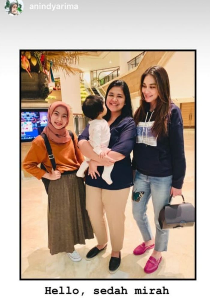 Luna Maya dan Kahiyang Ayu saat main bareng