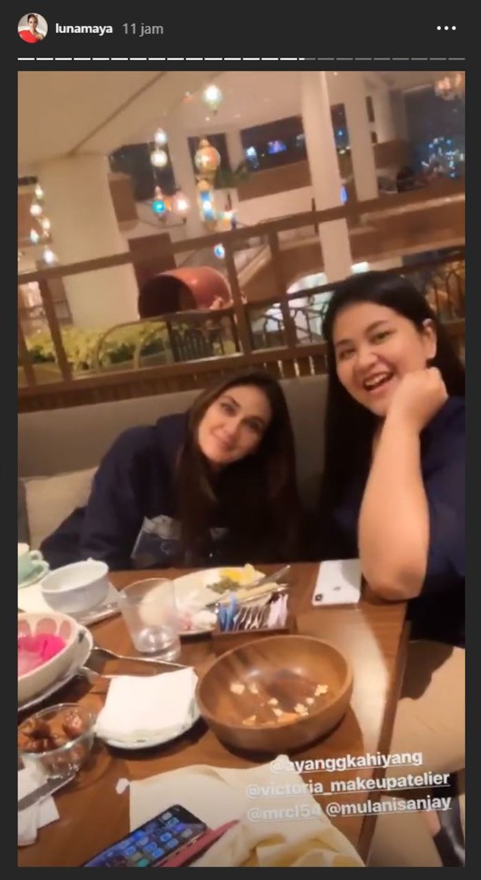 Luna Maya buka puasa di restoran bersama Kahiyang Ayu