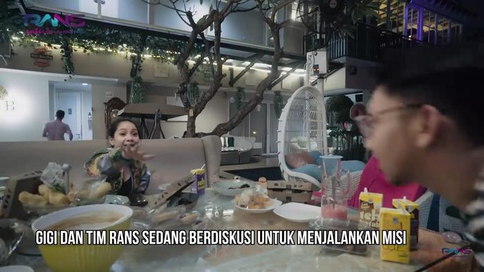 ruang makan outdoor milik nagita tersorot kamera saat momen prank raffi, warganet: untung cuma prank