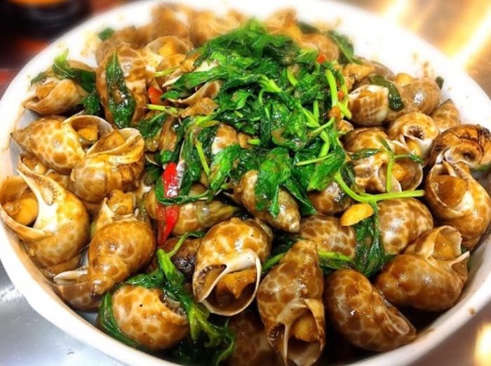 Hidangan siput laut (escargot)