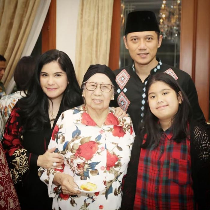 Annisa Pohan terlihat sedang berkumpul bersama keluarga besar dari sang suami, Agus Yudhoyono
