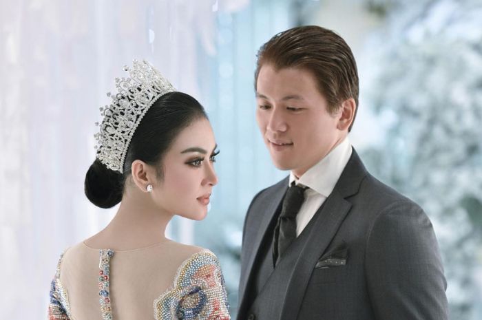 Syahrini dan Reino Barack