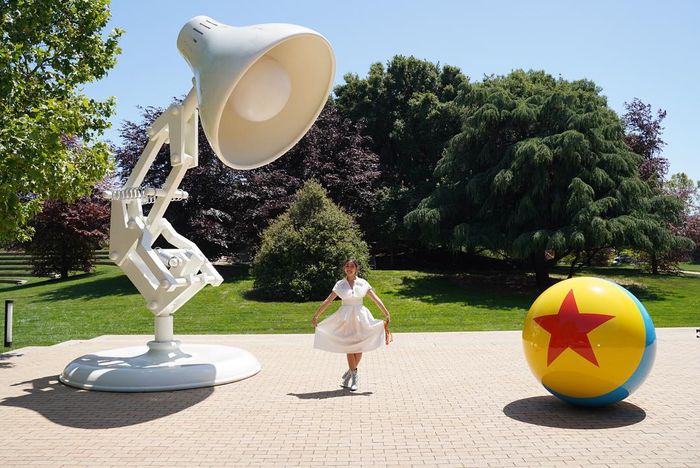 OOTD Jessica Iskandar saat di Disney Amerika Serikat