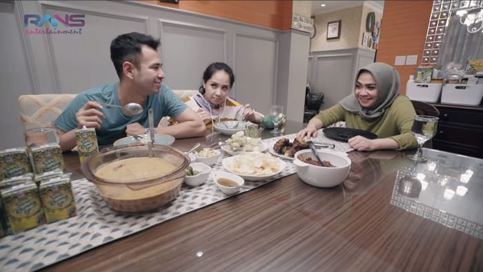 Lirikan tajam Nagita begitu Raffi bilang masakan Mama Rieta lebih enak