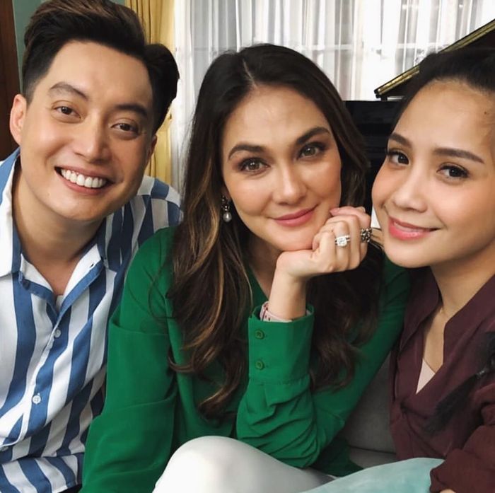 Edric Tjandra berfoto bersama Luna Maya dan Nagita Slavina