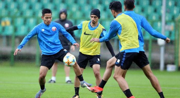 Pemain timnas U-20 Qatar, Andri Syahputra (kiri), saat melakoni sesi latihan jelang Piala Dunia U-20 2019 di Polandia.