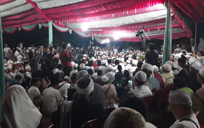 jenazah Ustaz Arifin Ilham disambut zikir dan takbir dari para santri dan jamaahnya di Pondok Pesanten Az-zikra, Gunung Sindur, Kabupaten Bogor, Jawa Barat, Kamis (23/5/2019).
