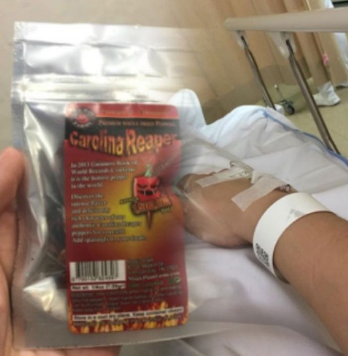 Ia harus dirawat selama 1 jam di ICU setelah makan 3 Carolina Reaper sekaligus