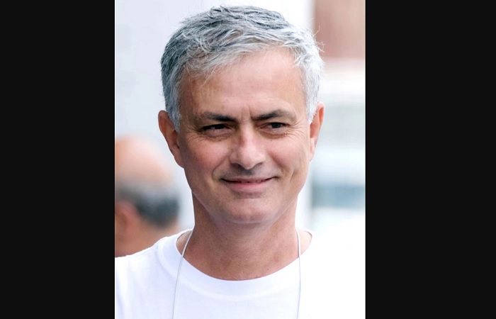 Jose Mourinho setelah keluar dari salon Haks Oscar di Kings Road, Kota London, Sabtu (25/5/2019).