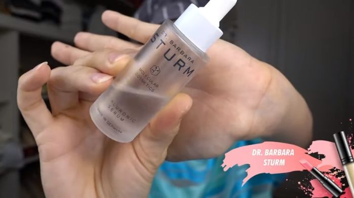 Skincare Luna Maya: dr. Barbara Sturm yaitu HYALURONIC SERUM