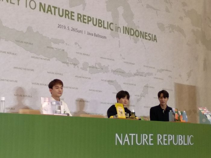 Chen, Suho, dan Kai EXO melakukan dan signing di Jakarta, Minggu (26/5/2019).