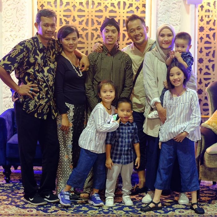 Yanesthi bertemu Zaskia Adya Mecca saat acara kelulusan Bhumi.