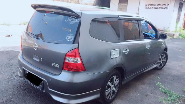 Ingin cepat laku, wanita ini jual mobil beserta dirinya dengan memasang iklan melalui forum jual beli kendaraan di Facebook.
