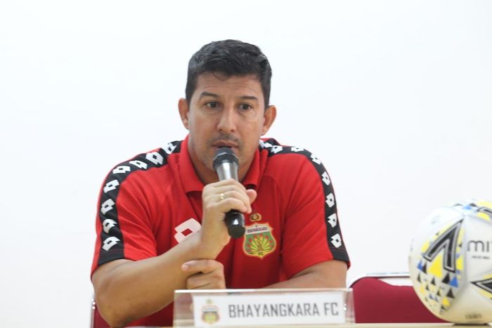 Mantan pelatih Bhayangkara FC, Angel Alfredo Vera.