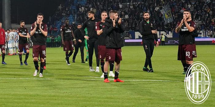 Para pemain AC Milan memberi salam kepada suporter setelah pertandingan melawan SPAL pada pekan ke-38 Liga Italia 2018-2019 di Stadion Paolo Mazza, 26 Mei 2019.