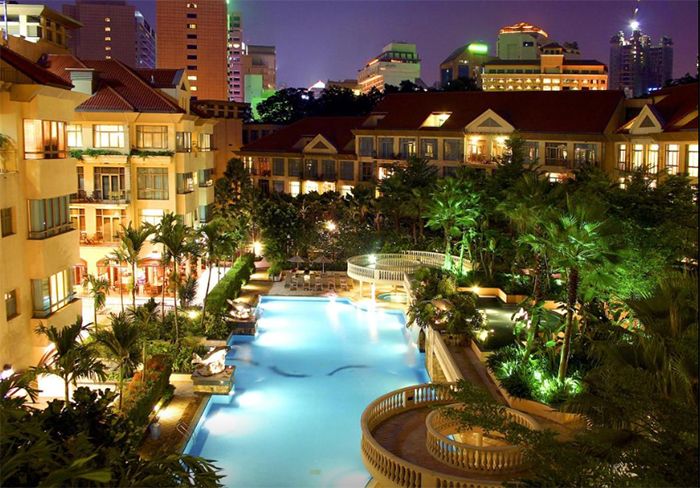 Kolam Renang Treetops