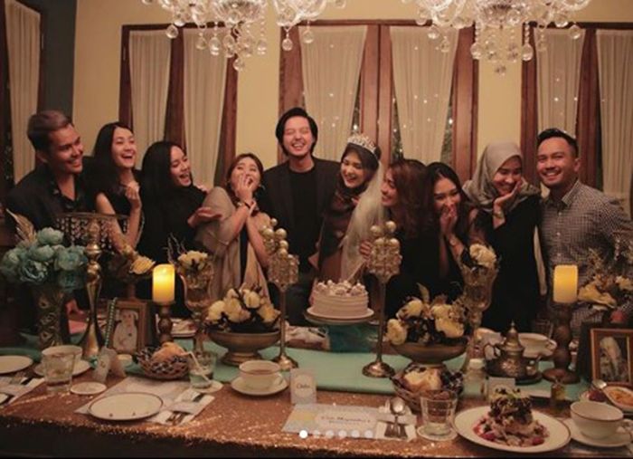 Senyum tak biasa <a href='https://pontianak.tribunnews.com/tag/roger-danuarta' title='Roger Danuarta'>Roger Danuarta</a>